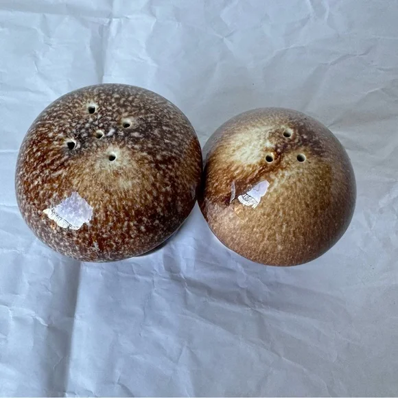 Vintage Mushrooms Ceramic Salt and Pepper Shakers Speckled Glaze MCM - Picture 4 of 9
